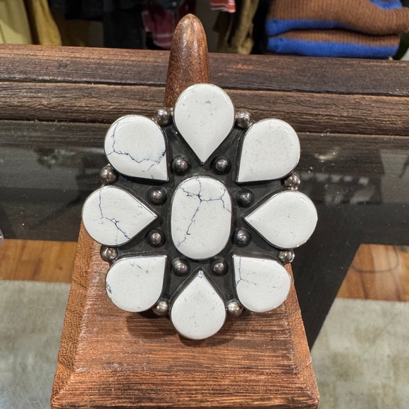 Howlite Jumbo Flower Ring - Picture 3 of 4